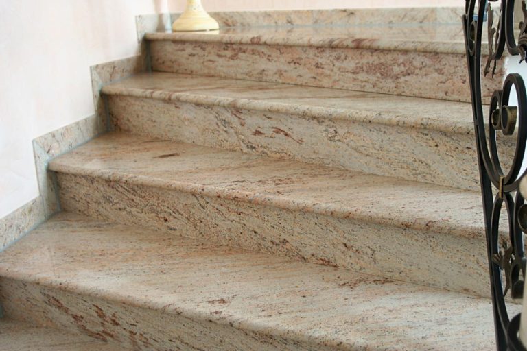 Efekciarskie schody marmurowe