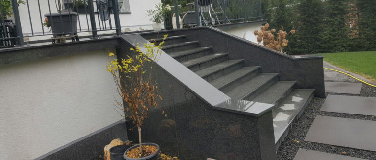 Schody granitowe zewnętrzne