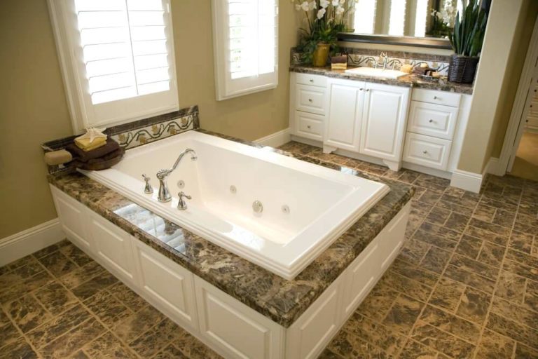 Blaty kamienne w łazience